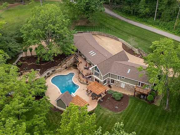 2nd image of 101 Shore Dr