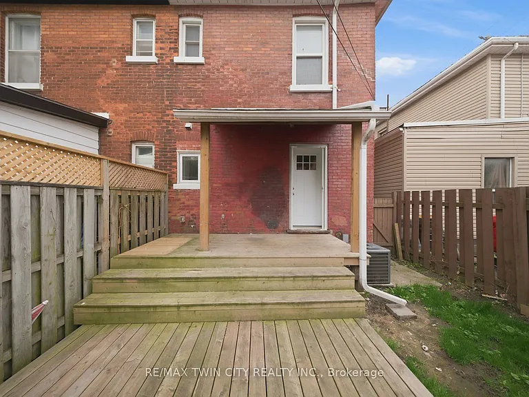 76 N Grey St E — Photo 29