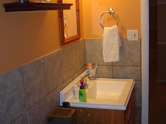 4th image of 1422 Carol Ct APT 3A