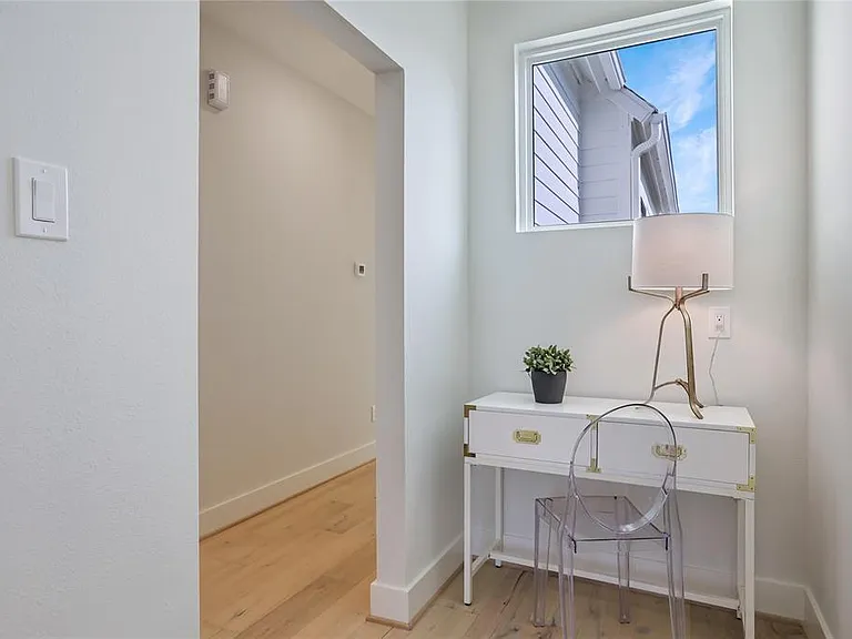 1112 Dart St — Photo 16