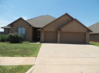 6702 SW Driftwood Dr, Lawton, OK 73505