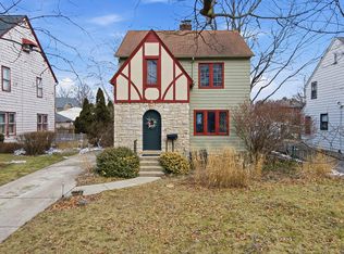 1002 S Cassingham Rd, Bexley, OH 43209