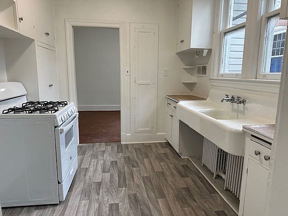 3rd image of 410-412 S George St #2R
