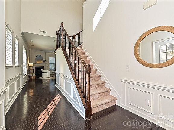 3rd image of 2624 Katy Flyer Ave
