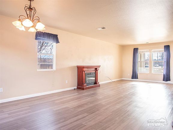 5th image of 1426 Red Cedar Ave