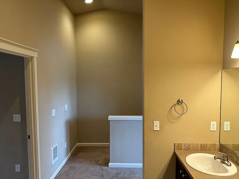 University Townhomes — Photo 12