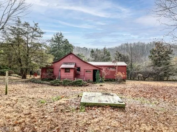 3228 Hauser Rd, East Bend, NC 27018