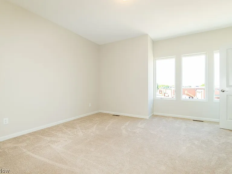 27 Ashbourne Dr — Photo 18
