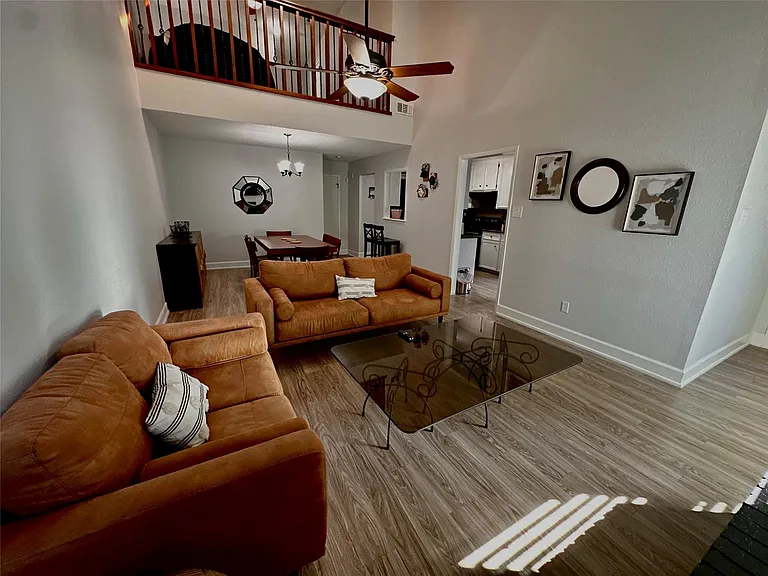 13821 Hollowgreen Dr — Photo 5