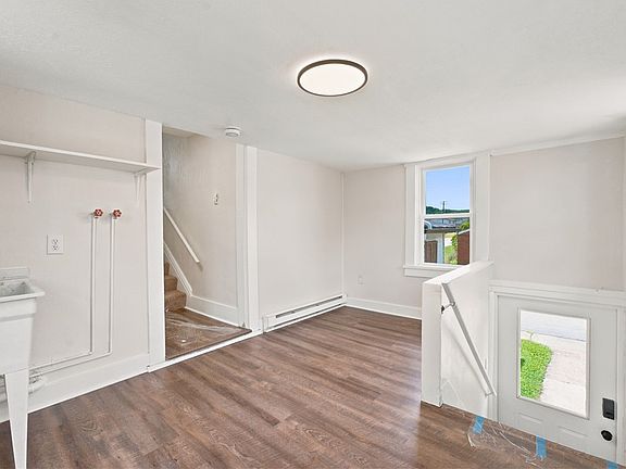 2nd image of 801 Vine St