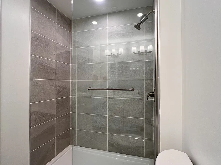19 B West St N #406 — Photo 23