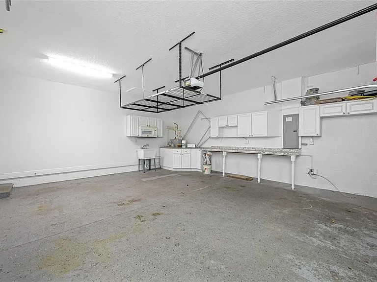 230 Clayton St — Photo 28