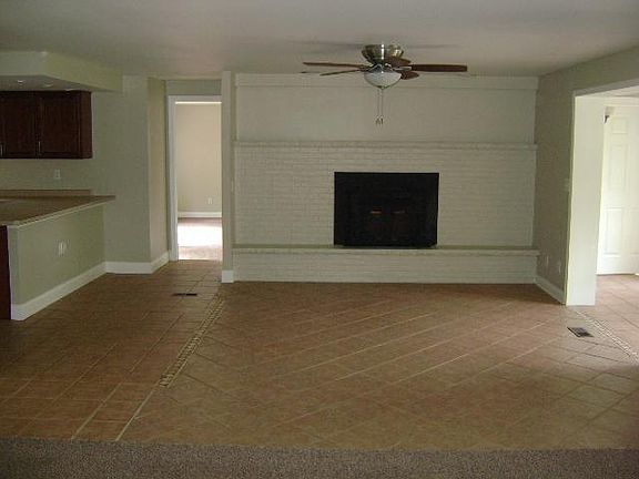 4th image of 1114 Louise Dr