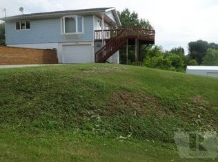 5219 Sunrise Dr, Brooklyn, IA 52211