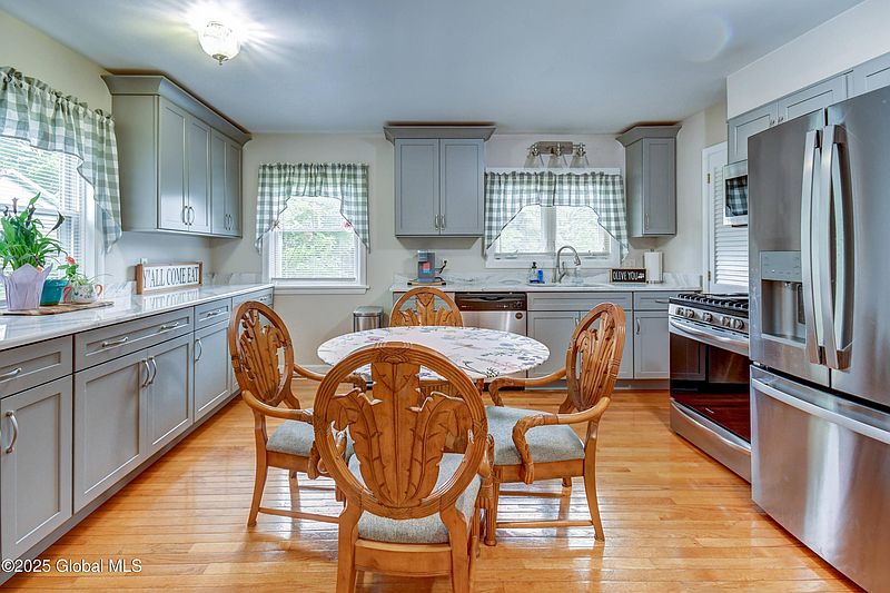 3rd image of 4 Tomohawk Place
