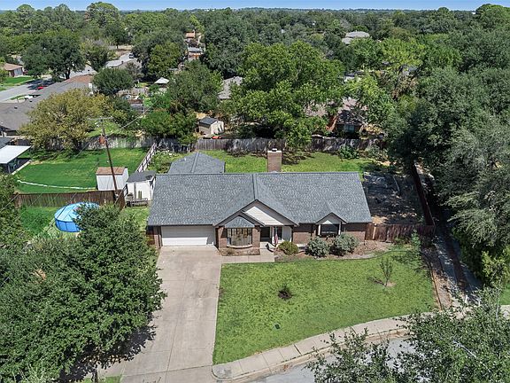 3rd image of 2809 Sarah Dr