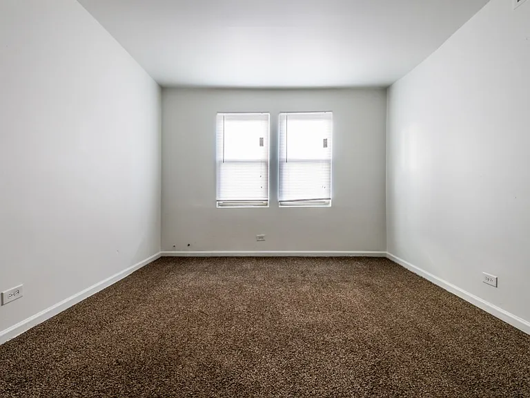 5800-04 S Artesian Ave — Photo 4