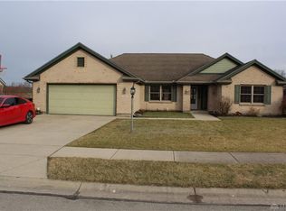 130 Irongate Dr, Englewood, OH 45322