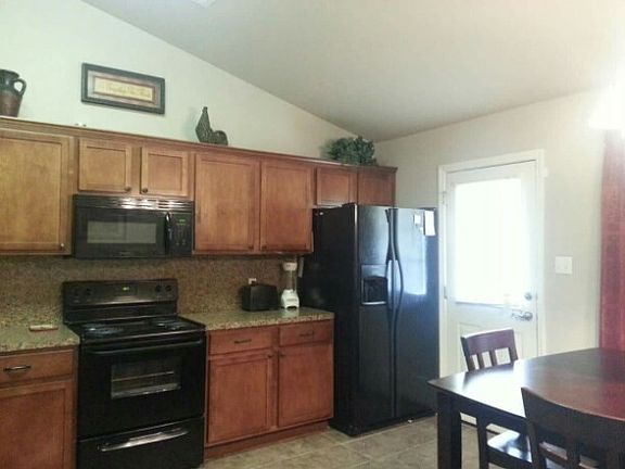 5th image of 1715 Twin Oaks Dr