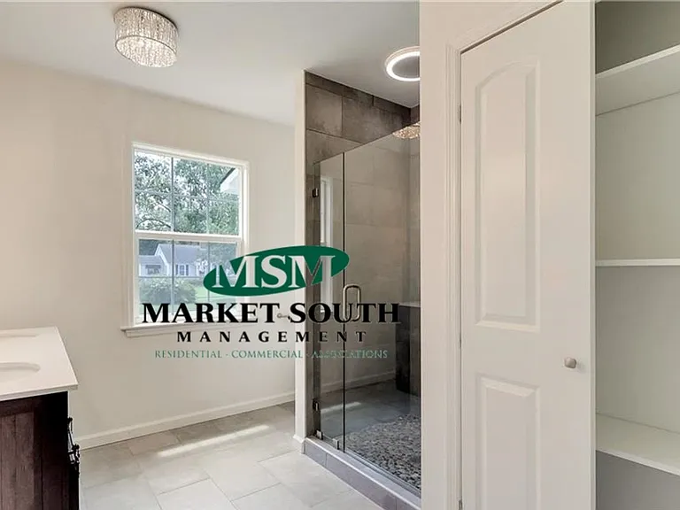 326 Columbus Dr — Photo 14