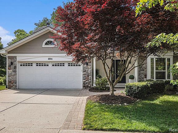 2nd image of 4904 Greenview Dr