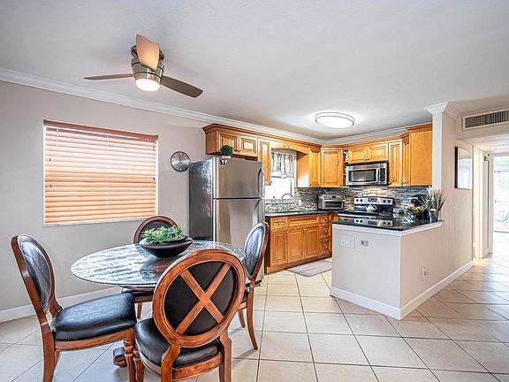 4th image of 409 Brittany Dr #I