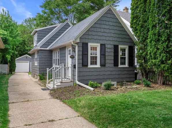 5157 North Woodruff AVENUE, Whitefish Bay, WI 53217
