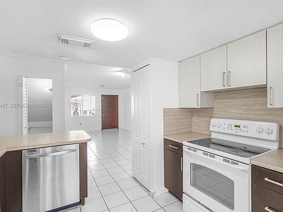 2nd image of 2228 W 74th St APT 102-13