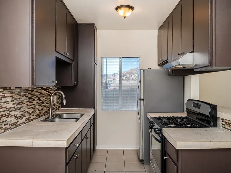 514 Grand Ave #D — Photo 7
