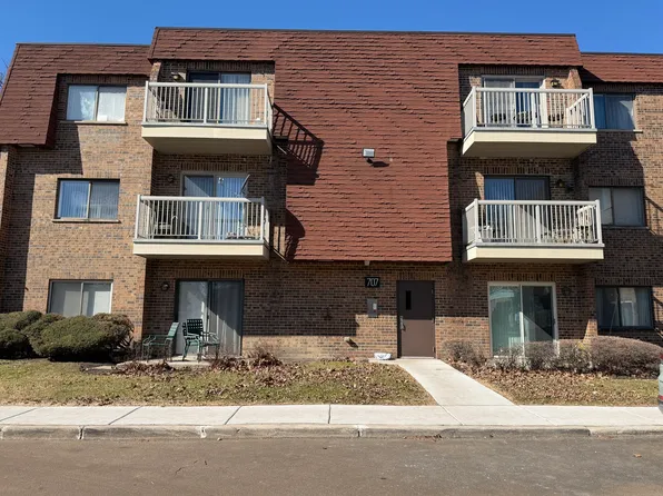 703 W Central Rd #1C8, Mount Prospect, IL 60056