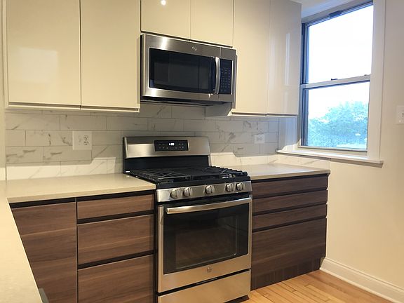 3rd image of 5330 N Kenmore Ave #4E