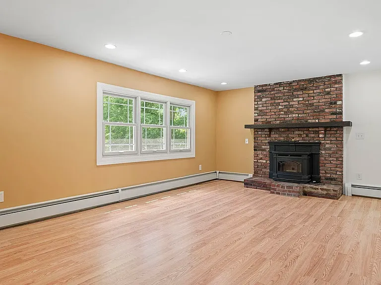 48 Witches Spring Rd — Photo 4