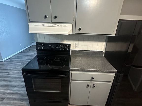 3rd image of 16944 E Eleven Mile Rd APT C2
