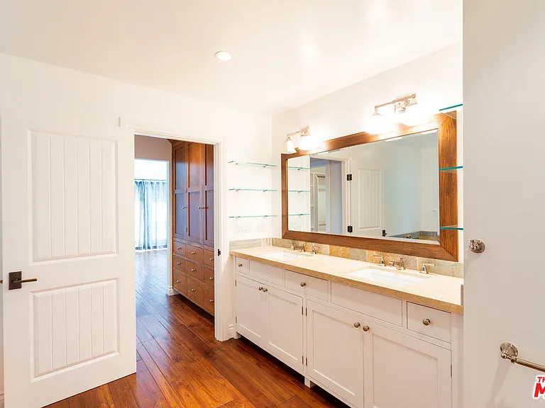 702 Pacific Ave — Photo 24