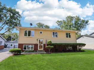 2405 Martin Ln, Rolling Meadows, IL 60008