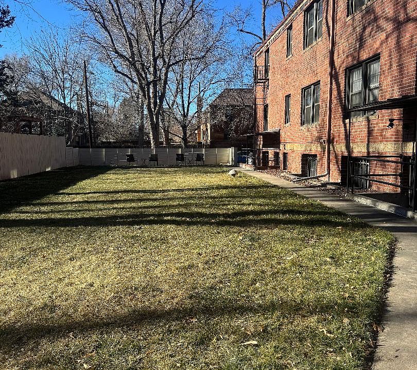 common yard looking west