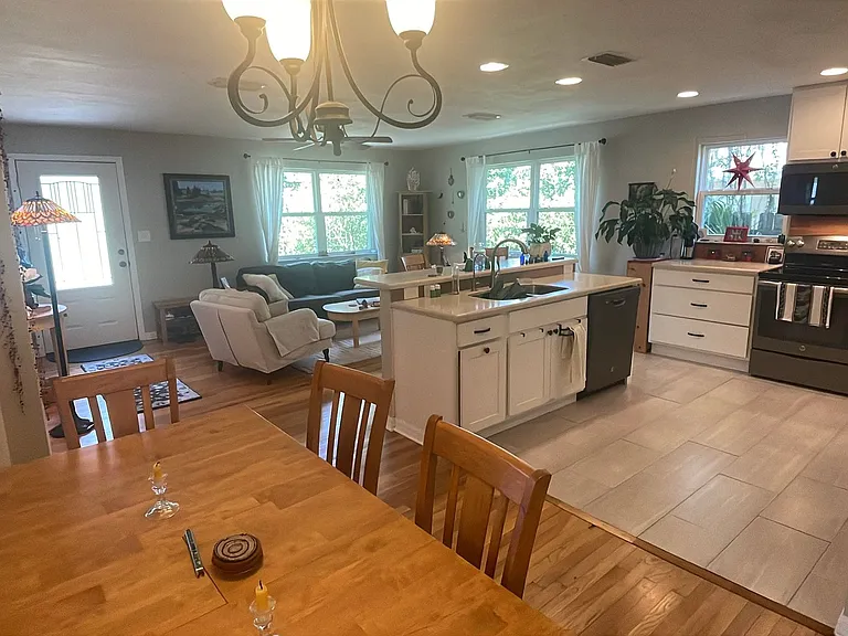 1317 NW 4th St — Photo 5