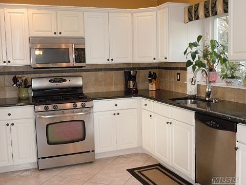 4th image of 5 Squire Ave