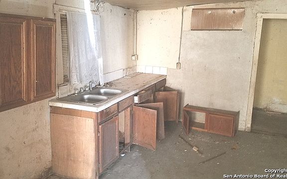 4th image of 609 S San Manuel St