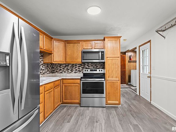 5th image of 300 Parkview Dr