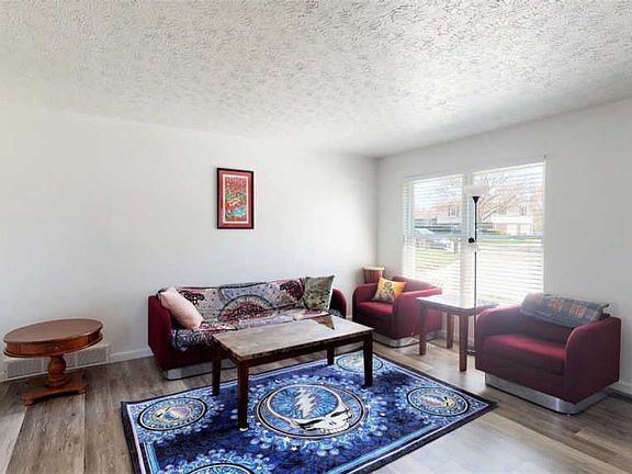 4th image of 4046 Crest Manor Dr
