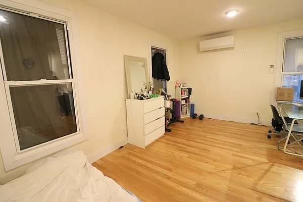 Rented by David Francis New York LLC | media 14