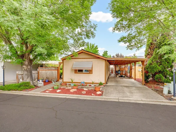 4624 S. Pacific Hwy. #26, Phoenix, OR 97535