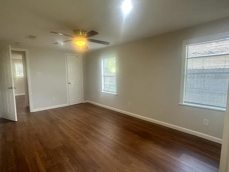 125 Kellum St — Photo 8