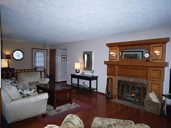 2nd image of 2158 Oak Hollow Dr