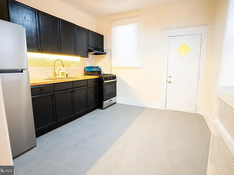 5453 W Montgomery Ave — Photo 10
