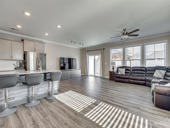 5th image of 626 Cypress Glen Ln