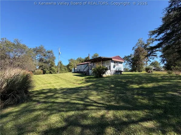 5655 Stonelick Rd, Kenna, WV 25248