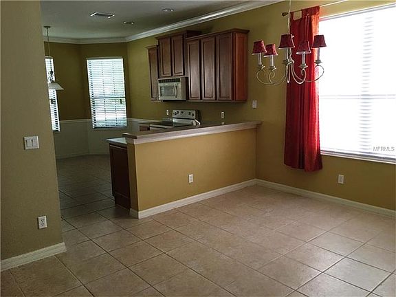 5th image of 238 Silver Falls Dr