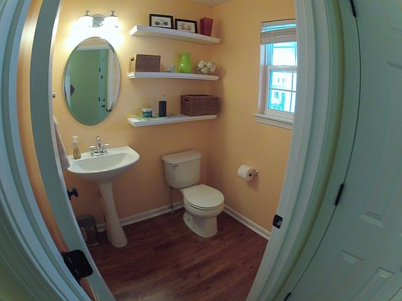 Main Floor 1/2 Bathroom